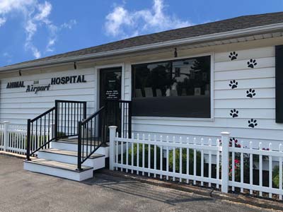 Photo of exterior of Airport Animal Hospital in Toledo